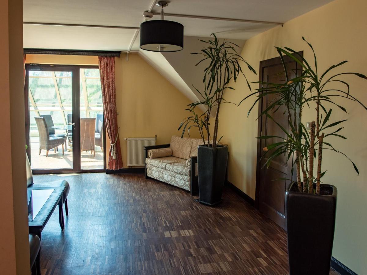 Glass Residence Otwock Ngoại thất bức ảnh